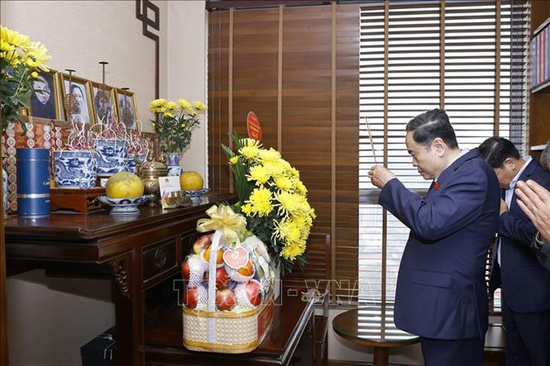 Chủ tịch Quốc hội Trần Thanh Mẫn thăm, tri ân nguyên lãnh đạo Đảng, Nhà nước- Ảnh 2.