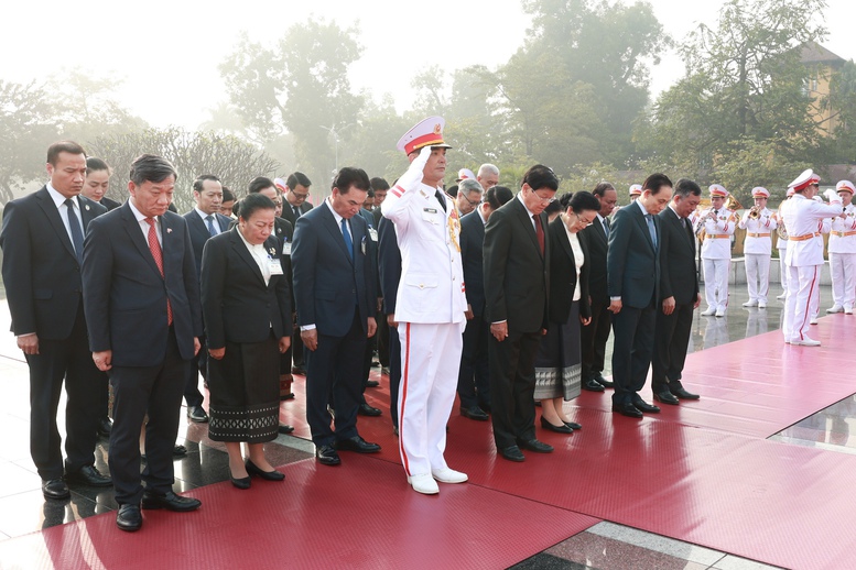 Tổng Bí thư, Chủ tịch nước Lào và Phu nhân vào Lăng viếng Chủ tịch Hồ Chí Minh- Ảnh 6.