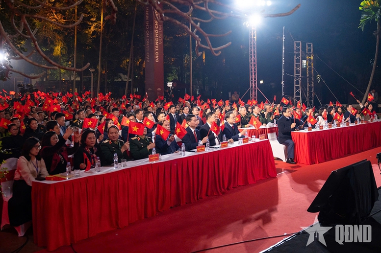 Lãnh đạo Đảng, Nhà nước dự cầu truyền hình kỷ niệm 85 năm Ngày Bác Hồ về nước trực tiếp lãnh đạo cách mạng Việt Nam- Ảnh 11.