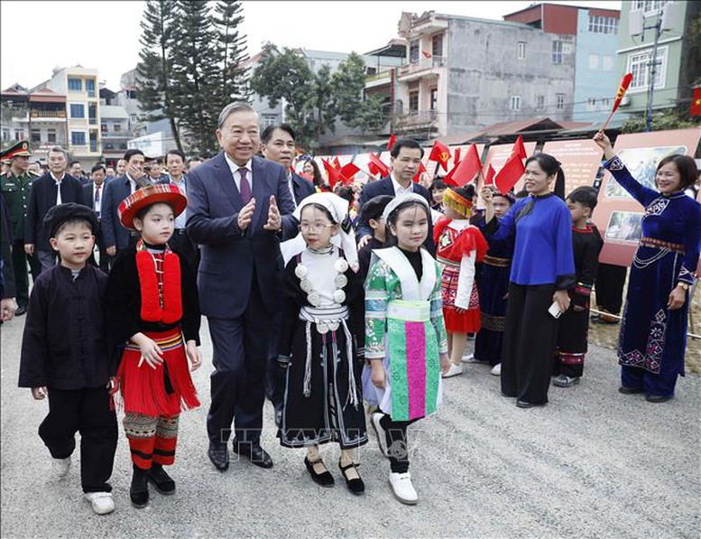 Tổng Bí thư Tô Lâm: Tiếp tục chung sức, đồng lòng đưa Cao Bằng tiến lên vững chắc- Ảnh 1. Tổng Bí thư Tô Lâm: Tiếp tục chung sức, đồng lòng đưa Cao Bằng tiến lên vững chắc- Ảnh 1.