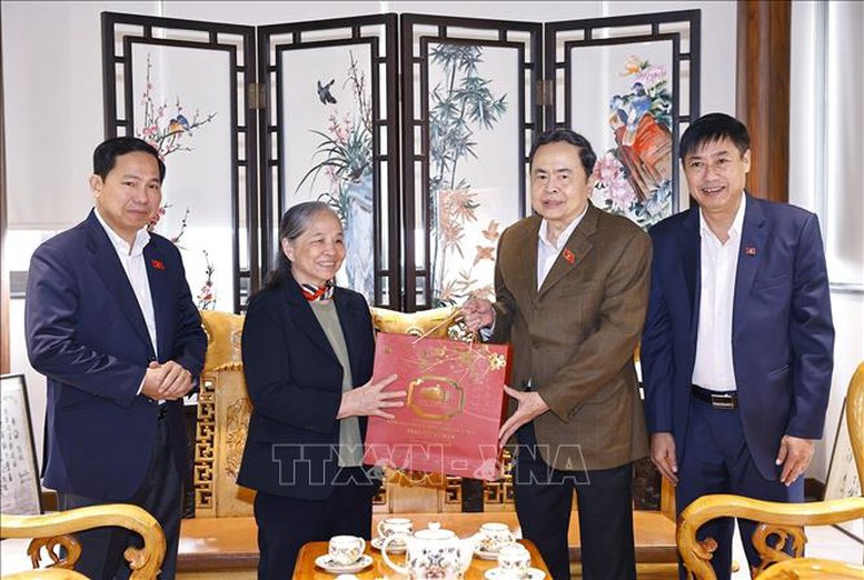 Chủ tịch Quốc hội Trần Thanh Mẫn tri ân các đồng chí nguyên lãnh đạo Đảng, Nhà nước- Ảnh 2. Chủ tịch Quốc hội Trần Thanh Mẫn tri ân các đồng chí nguyên lãnh đạo Đảng, Nhà nước- Ảnh 2.