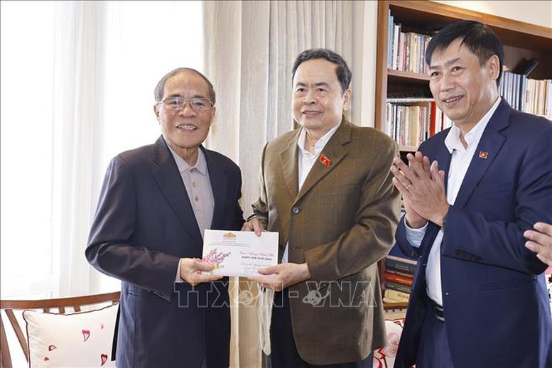 Chủ tịch Quốc hội Trần Thanh Mẫn tri ân các đồng chí nguyên lãnh đạo Đảng, Nhà nước- Ảnh 4. Chủ tịch Quốc hội Trần Thanh Mẫn tri ân các đồng chí nguyên lãnh đạo Đảng, Nhà nước- Ảnh 4.