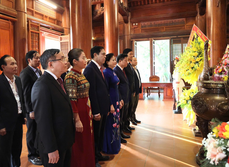 Phó Thủ tướng Phạm Thị Thanh Trà dâng hương tưởng niệm Chủ tịch Hồ Chí Minh tại Khu di tích Kim Liên- Ảnh 3.