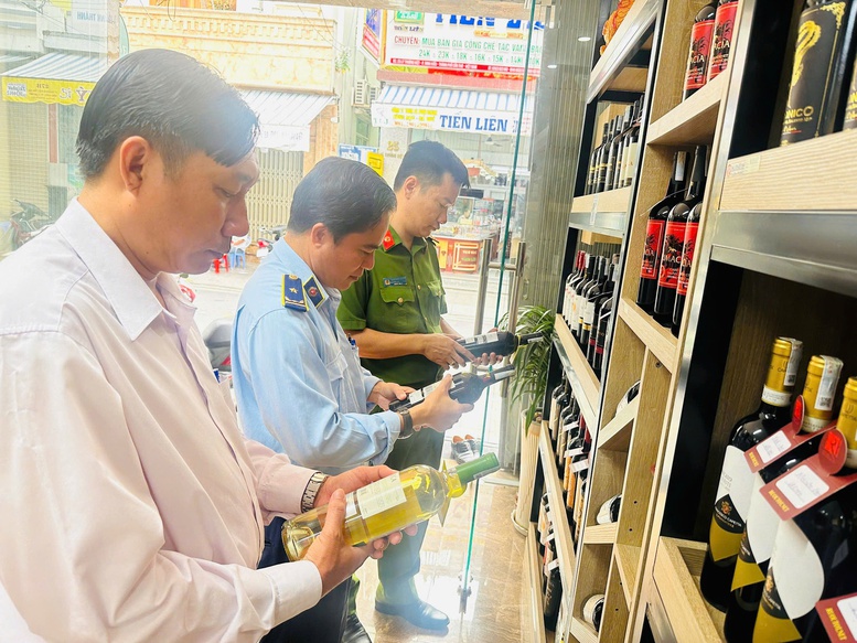 Cần Thơ mở cao điểm chống buôn lậu, gian lận thương mại, bảo vệ thị trường dịp Tết 2026- Ảnh 2.