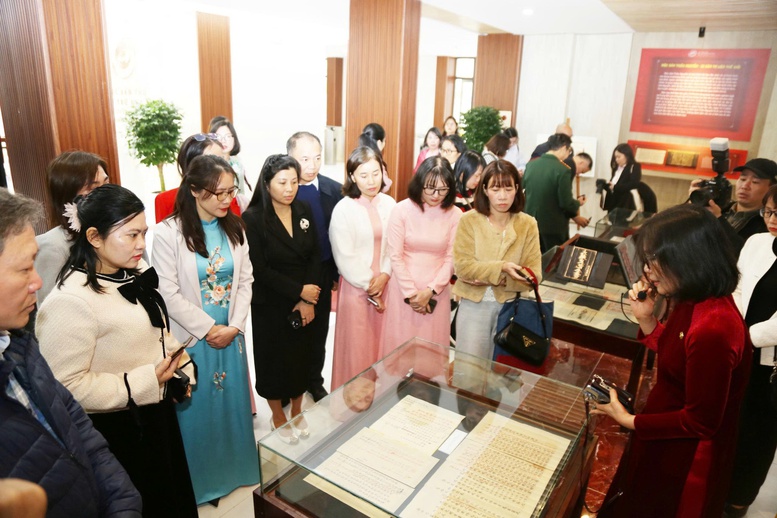 Ra mắt Không gian giới thiệu Di sản tư liệu thế giới và tài liệu lưu trữ quốc gia tiêu biểu- Ảnh 4. Ra mắt Không gian giới thiệu Di sản tư liệu thế giới và tài liệu lưu trữ quốc gia tiêu biểu- Ảnh 4.