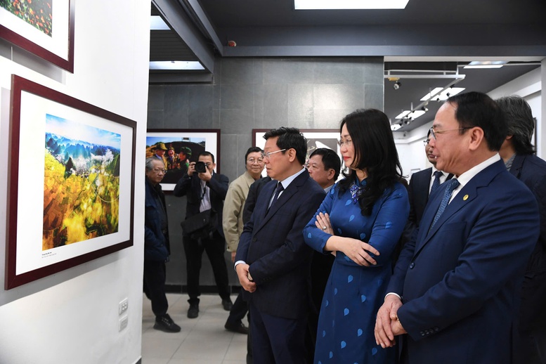 Khai mạc Triển lãm ảnh 'Mừng Đảng, Mừng Xuân và Chào mừng thành công Đại hội lần thứ XIV của Đảng'- Ảnh 2.