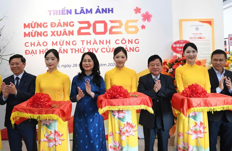 Khai mạc Triển lãm ảnh 'Mừng Đảng, Mừng Xuân và Chào mừng thành công Đại hội lần thứ XIV của Đảng'- Ảnh 1.
