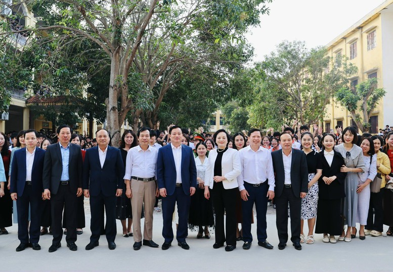 Phó Thủ tướng Phạm Thị Thanh Trà thăm, tặng quà Tết người có công, hộ nghèo, hộ khó khăn tại Nghệ An- Ảnh 7.