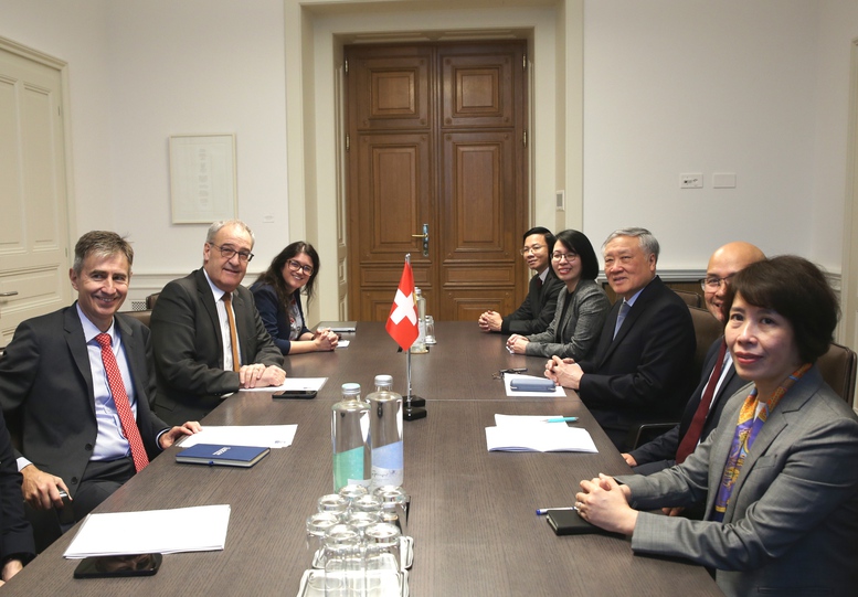 Việt Nam mong muốn tăng cường hợp tác với Thụy Sĩ trong phát triển trung tâm tài chính quốc tế- Ảnh 2.