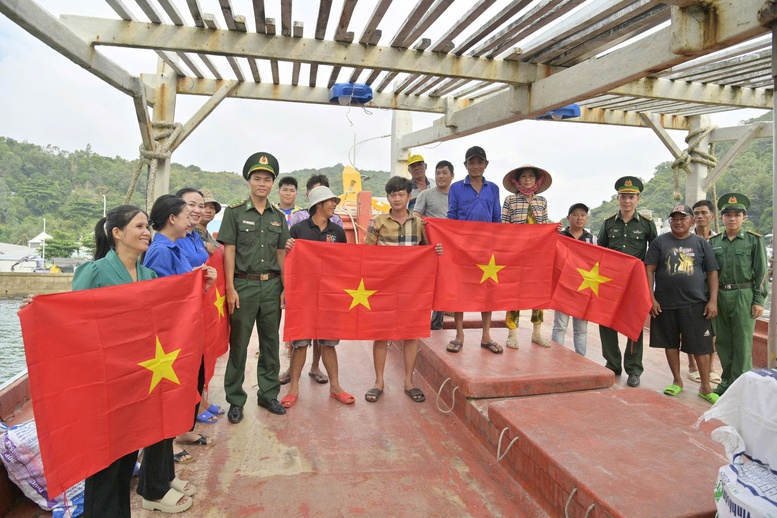 Giữ vững biên giới, tạo thế trận lòng dân: Dấu ấn Bộ đội Biên phòng An Giang- Ảnh 1.