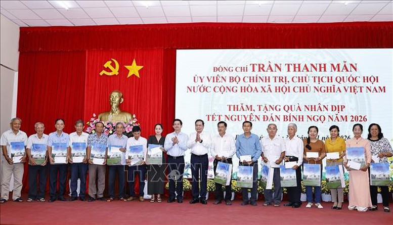 Chủ tịch Quốc hội thăm, chúc Tết và tặng quà cho các gia đình chính sách tại Cần Thơ- Ảnh 3. Chủ tịch Quốc hội thăm, chúc Tết và tặng quà cho các gia đình chính sách tại Cần Thơ- Ảnh 3.