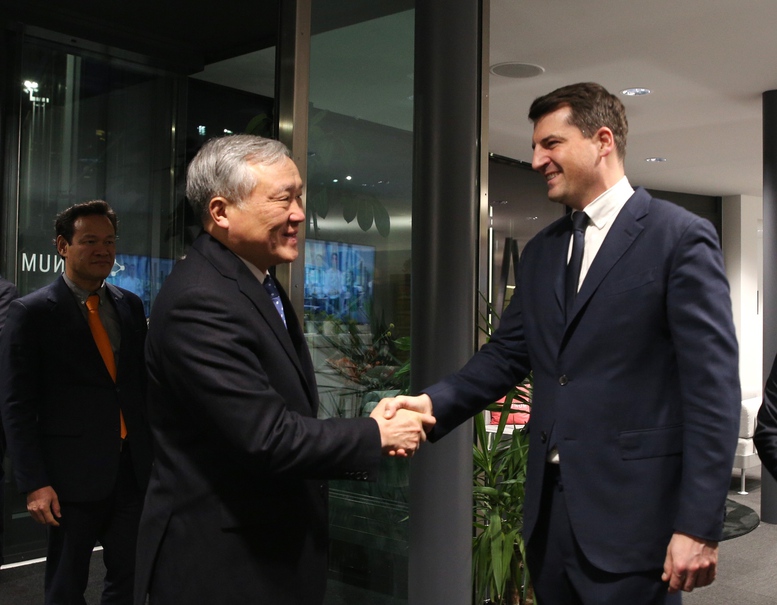 Việt Nam kêu gọi và luôn tạo môi trường thuận lợi cho các doanh nghiệp Thụy Sĩ sang hợp tác đầu tư, kinh doanh- Ảnh 4.