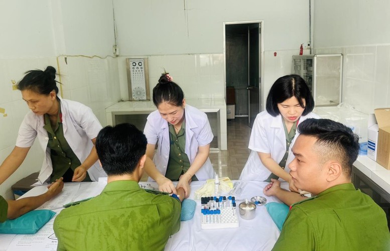 Thí điểm áp dụng quy định về tổ chức đào tạo thực hành trong đào tạo khối ngành sức khỏe đối với lực lượng vũ trang- Ảnh 1. Thí điểm áp dụng quy định về tổ chức đào tạo thực hành trong đào tạo khối ngành sức khỏe đối với lực lượng vũ trang- Ảnh 1.