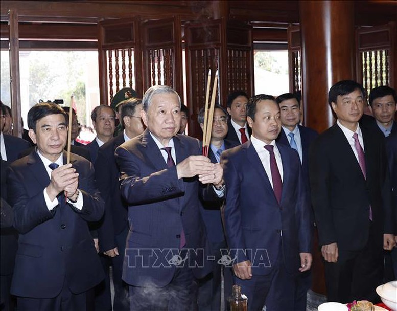 Tổng Bí thư Tô Lâm dự Lễ Khánh thành Nhà tưởng niệm Chủ tịch Hồ Chí Minh tại Di tích Đồi E2- Ảnh 2. Tổng Bí thư Tô Lâm dự Lễ Khánh thành Nhà tưởng niệm Chủ tịch Hồ Chí Minh tại Di tích Đồi E2- Ảnh 2.
