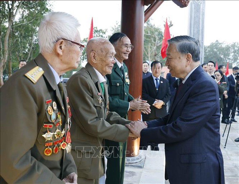 Tổng Bí thư Tô Lâm dự Lễ Khánh thành Nhà tưởng niệm Chủ tịch Hồ Chí Minh tại Di tích Đồi E2- Ảnh 3. Tổng Bí thư Tô Lâm dự Lễ Khánh thành Nhà tưởng niệm Chủ tịch Hồ Chí Minh tại Di tích Đồi E2- Ảnh 3.