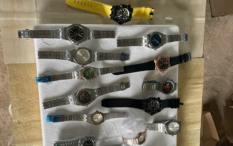 Hải quan ngăn chặn lô hàng đồng hồ ‘nhái’ thương hiệu đắt tiền