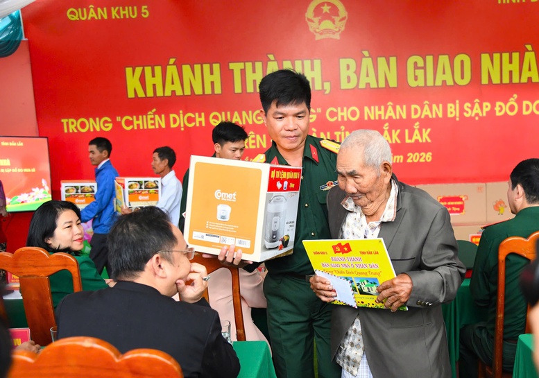 Quân khu 5 khánh thành, bàn giao 175 căn nhà xây mới thuộc 'Chiến dịch Quang Trung'- Ảnh 4.