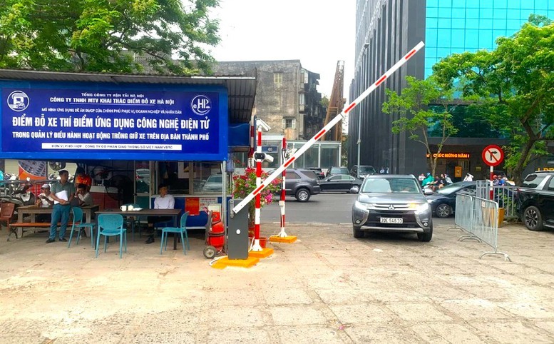 Năm 2026 toàn bộ bến xe loại 1 sẽ triển khai thu phí điện tử không dừng
- Ảnh 1. Năm 2026 toàn bộ bến xe loại 1 sẽ triển khai thu phí điện tử không dừng
- Ảnh 1.