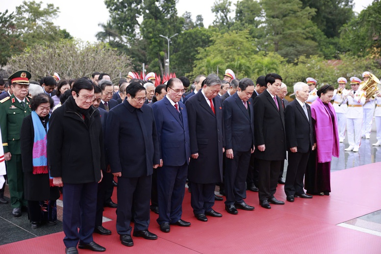 Lãnh đạo Đảng, Nhà nước vào Lăng viếng Chủ tịch Hồ Chí Minh nhân 80 năm Ngày Tổng tuyển cử đầu tiên- Ảnh 4.