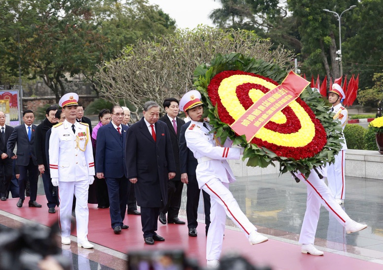 Lãnh đạo Đảng, Nhà nước vào Lăng viếng Chủ tịch Hồ Chí Minh nhân 80 năm Ngày Tổng tuyển cử đầu tiên- Ảnh 3.