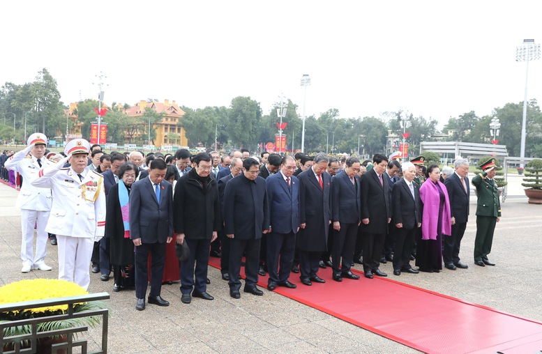 Lãnh đạo Đảng, Nhà nước vào Lăng viếng Chủ tịch Hồ Chí Minh nhân 80 năm Ngày Tổng tuyển cử đầu tiên- Ảnh 2.