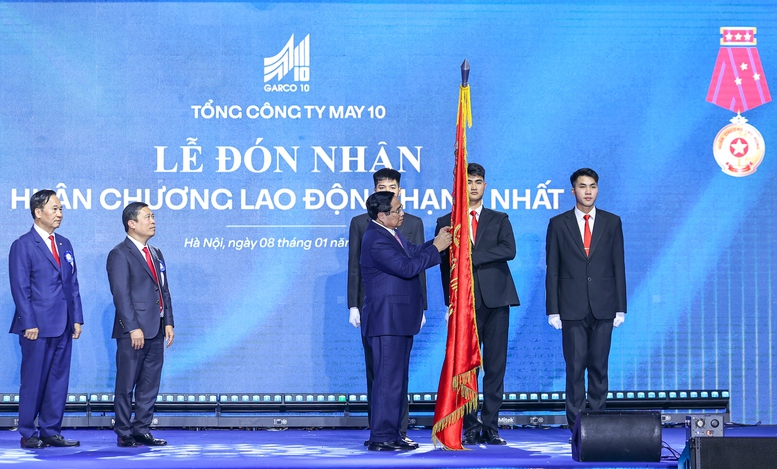 Thủ tướng: Phát triển ngành công nghiệp thời trang, biến dệt may Việt Nam thành thương hiệu toàn cầu- Ảnh 5. Thủ tướng: Phát triển ngành công nghiệp thời trang, biến dệt may Việt Nam thành thương hiệu toàn cầu- Ảnh 5.