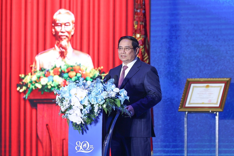 Thủ tướng: Phát triển ngành công nghiệp thời trang, biến dệt may Việt Nam thành thương hiệu toàn cầu- Ảnh 8. Thủ tướng: Phát triển ngành công nghiệp thời trang, biến dệt may Việt Nam thành thương hiệu toàn cầu- Ảnh 8.