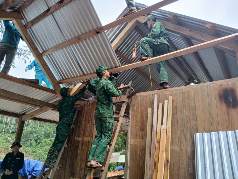 Bộ đội biên phòng Đà Nẵng hoàn thành 'Chiến dịch Quang Trung', bàn giao nhà cho các hộ dân vùng biên giới- Ảnh 4.