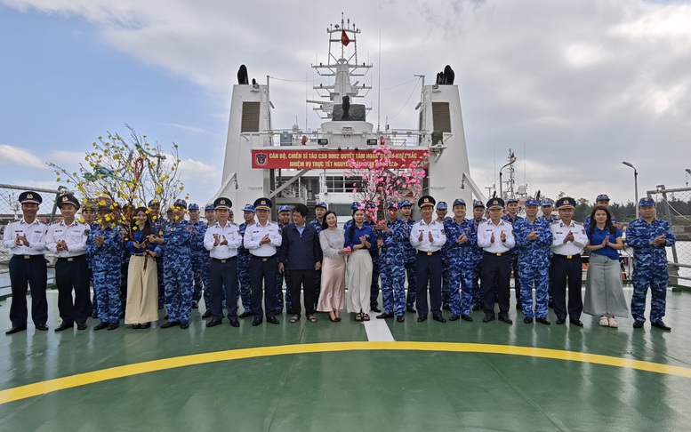 Tàu cảnh sát biển xuất quân làm nhiệm vụ trực Tết trên biển