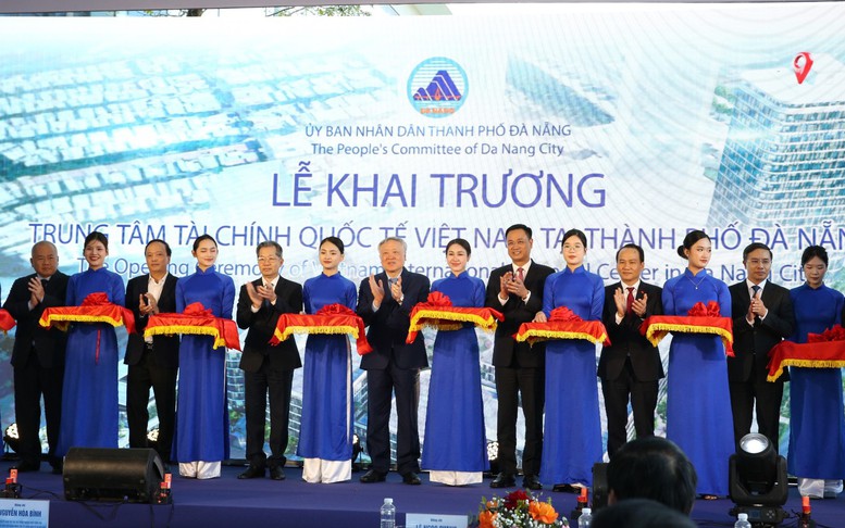 Phó Thủ tướng Thường trực Nguyễn Hòa Bình dự khai trương Trung tâm Tài chính Quốc tế Việt Nam tại Đà Nẵng