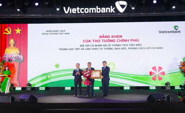 Vietcombank năm 2025: Tăng trưởng có chọn lọc, tổng tài sản đạt 2,48 triệu tỷ đồng- Ảnh 2. Vietcombank năm 2025: Tăng trưởng có chọn lọc, tổng tài sản đạt 2,48 triệu tỷ đồng- Ảnh 2.