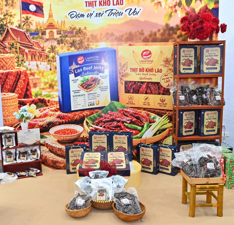 Khai mạc Tuần lễ sản phẩm Việt - Lào tại Hà Nội- Ảnh 2.