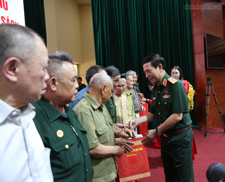 Đại tướng Phan Văn Giang tiếp xúc cử tri tỉnh Thái Nguyên- Ảnh 6.