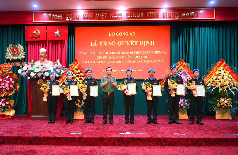 7 sĩ quan Công an nhân dân Việt Nam thực hiện nhiệm vụ gìn giữ hòa bình tại Trung Phi- Ảnh 1.