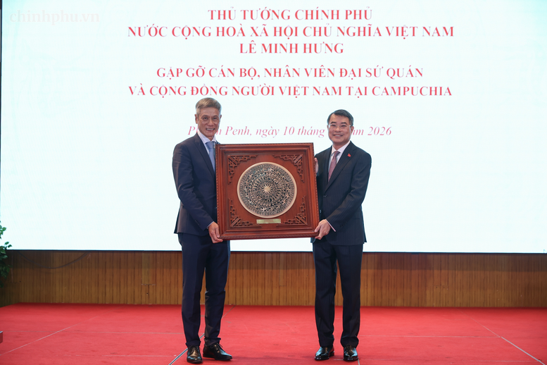 Thủ tướng Lê Minh Hưng gặp cộng đồng và các cơ quan đại diện Việt Nam tại Campuchia- Ảnh 5.