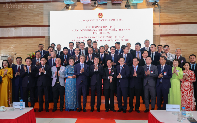 Thủ tướng Lê Minh Hưng gặp cộng đồng và các cơ quan đại diện Việt Nam tại Campuchia