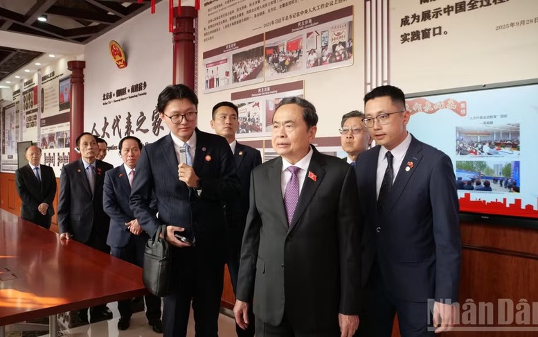 Chủ tịch Quốc hội Trần Thanh Mẫn thăm mô hình lập pháp ở Bắc Kinh