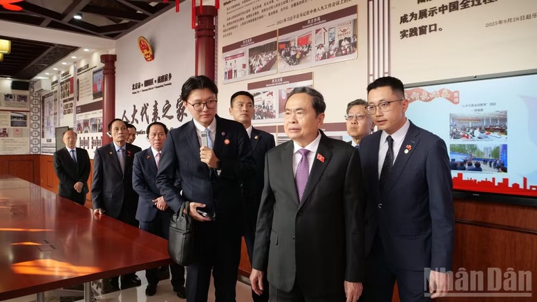 Chủ tịch Quốc hội Trần Thanh Mẫn thăm mô hình lập pháp ở Bắc Kinh- Ảnh 1.