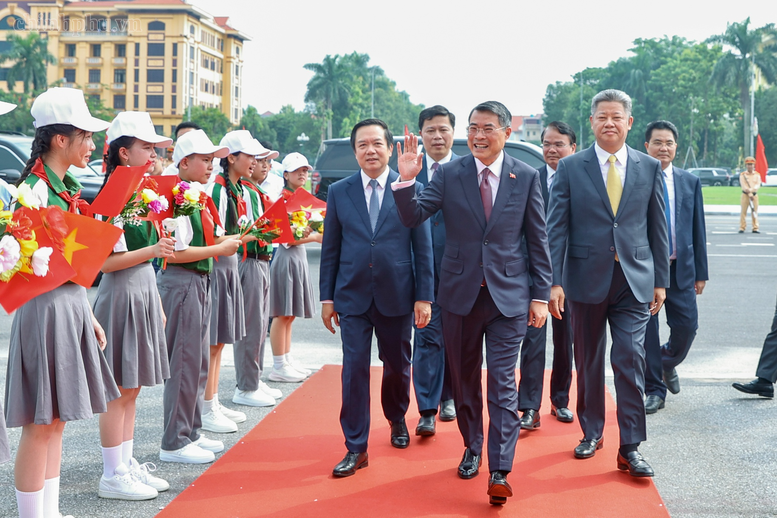 Thủ tướng: Hưng Yên cần quyết tâm cao nhất để sớm trở thành thành phố trước năm 2030- Ảnh 1.