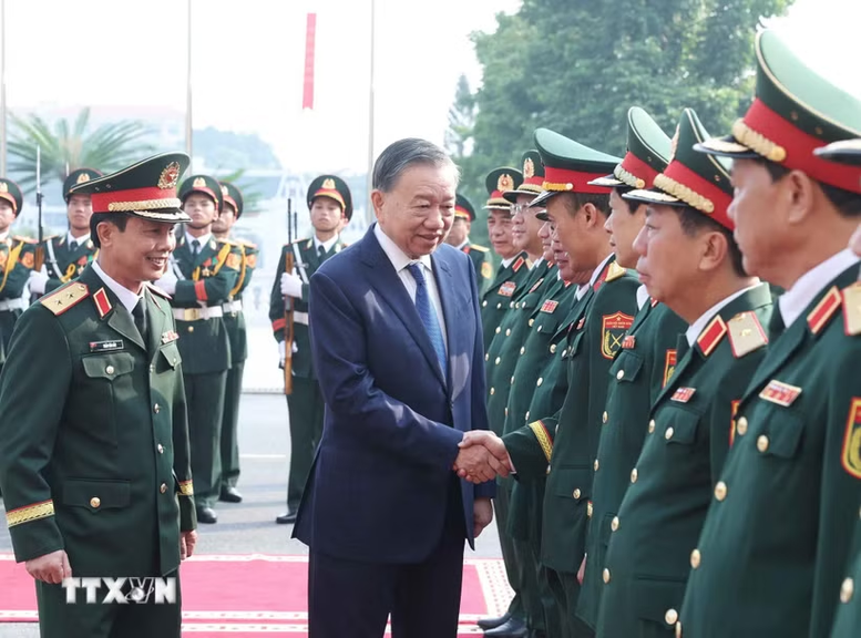Tổng Bí thư, Chủ tịch nước Tô Lâm dự Lễ kỷ niệm 80 năm Ngày truyền thống Lực lượng vũ trang Quân khu 2- Ảnh 1.