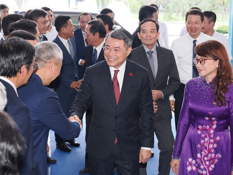 Thủ tướng: Chính phủ ủng hộ mạnh mẽ các ĐHQG trở thành các đại học tinh hoa đẳng cấp thế giới- Ảnh 1.