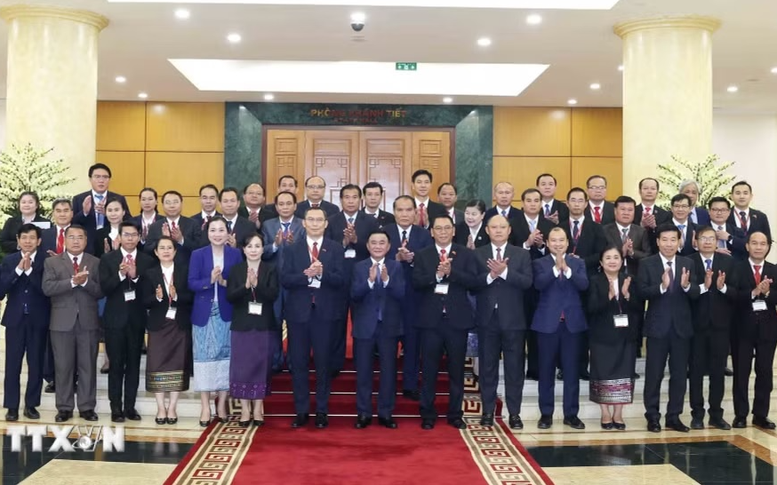 Thường trực Ban Bí thư Trần Cẩm Tú tiếp Đoàn cán bộ cao cấp Đảng Nhân dân Cách mạng Lào