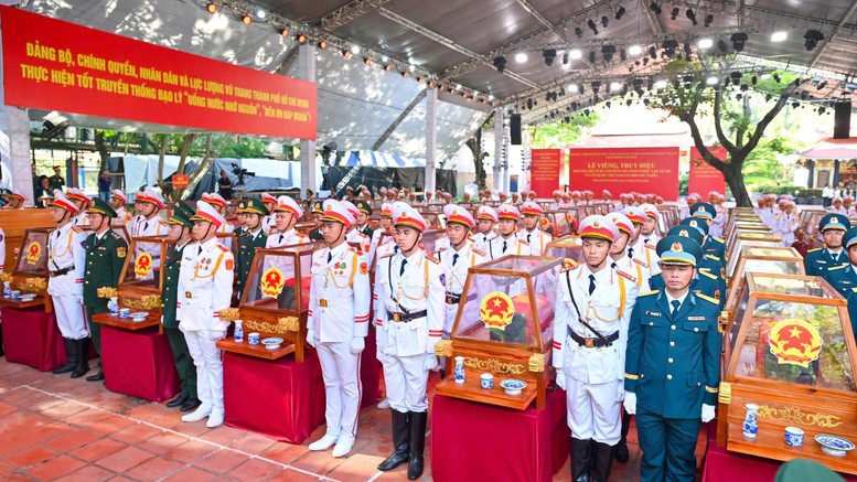 TRỰC TIẾP: Trang nghiêm lễ viếng, truy điệu và an táng 731 hài cốt liệt sĩ tại TPHCM- Ảnh 1.