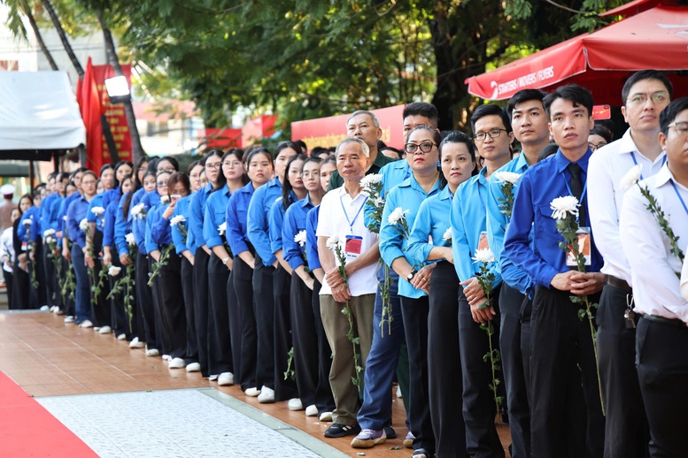 TRỰC TIẾP: Trang nghiêm lễ viếng, truy điệu và an táng 731 hài cốt liệt sĩ tại TPHCM- Ảnh 4.
