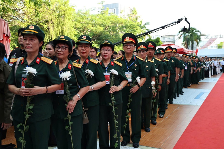 TRỰC TIẾP: Trang nghiêm lễ viếng, truy điệu và an táng 731 hài cốt liệt sĩ tại TPHCM- Ảnh 3.