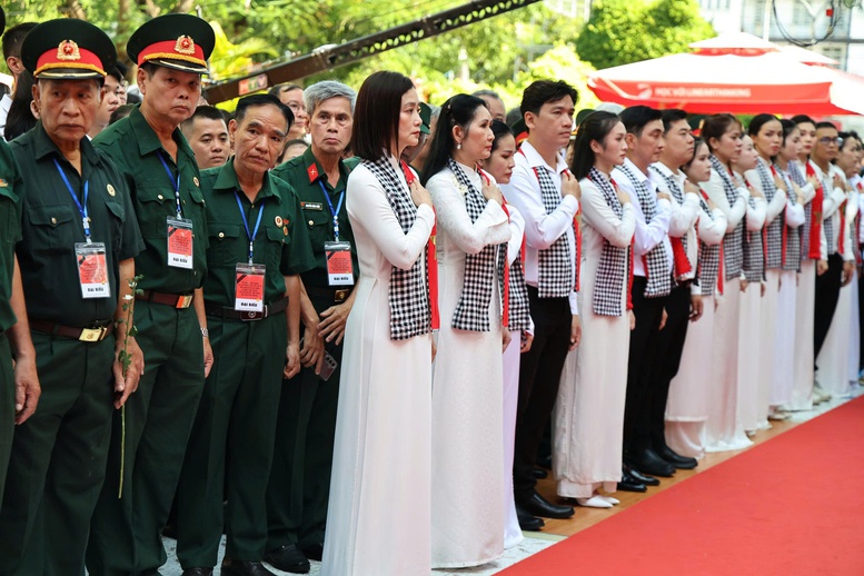 Trang nghi&ecirc;m lễ viếng, truy điệu v&agrave; an t&aacute;ng 731 h&agrave;i cốt liệt sĩ tại TPHCM- Ảnh 24.