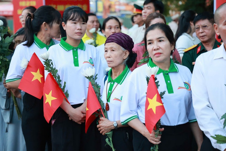Trang nghi&ecirc;m lễ viếng, truy điệu v&agrave; an t&aacute;ng 731 h&agrave;i cốt liệt sĩ tại TPHCM- Ảnh 18.