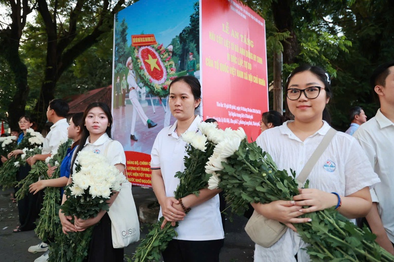 Trang nghi&ecirc;m lễ viếng, truy điệu v&agrave; an t&aacute;ng 731 h&agrave;i cốt liệt sĩ tại TPHCM- Ảnh 17.