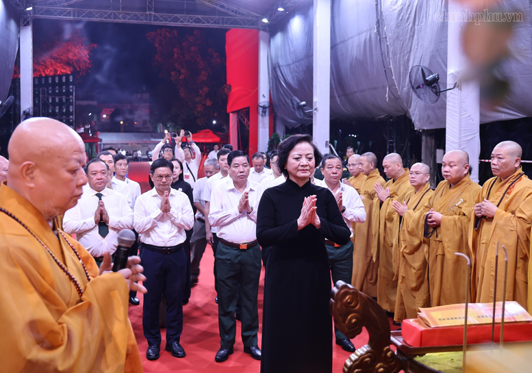 Cầu siêu cho anh linh 731 liệt sĩ trước giờ truy điệu, an táng- Ảnh 1.
