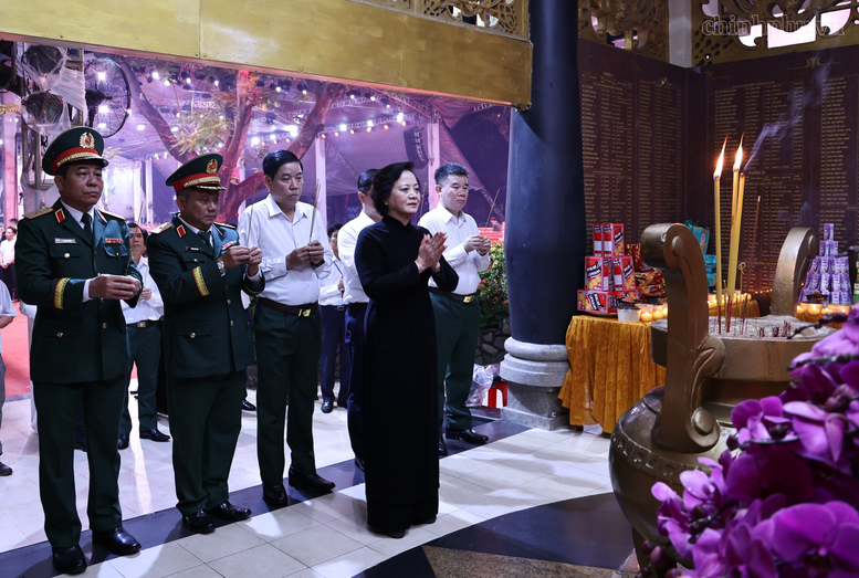 Cầu siêu cho anh linh 731 liệt sĩ trước giờ truy điệu, an táng- Ảnh 2.
